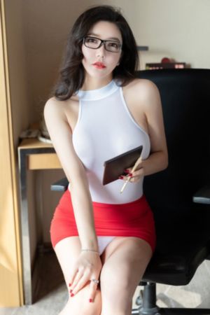 老赵抱着媛媛在厨房做视频播放_剧情片免费观看超清